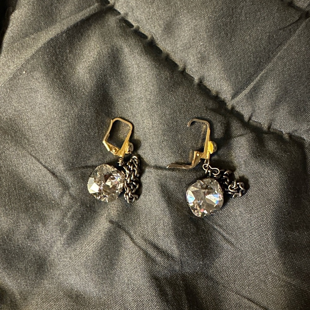 Sparkling diamond-like hanging earrings with chain accent